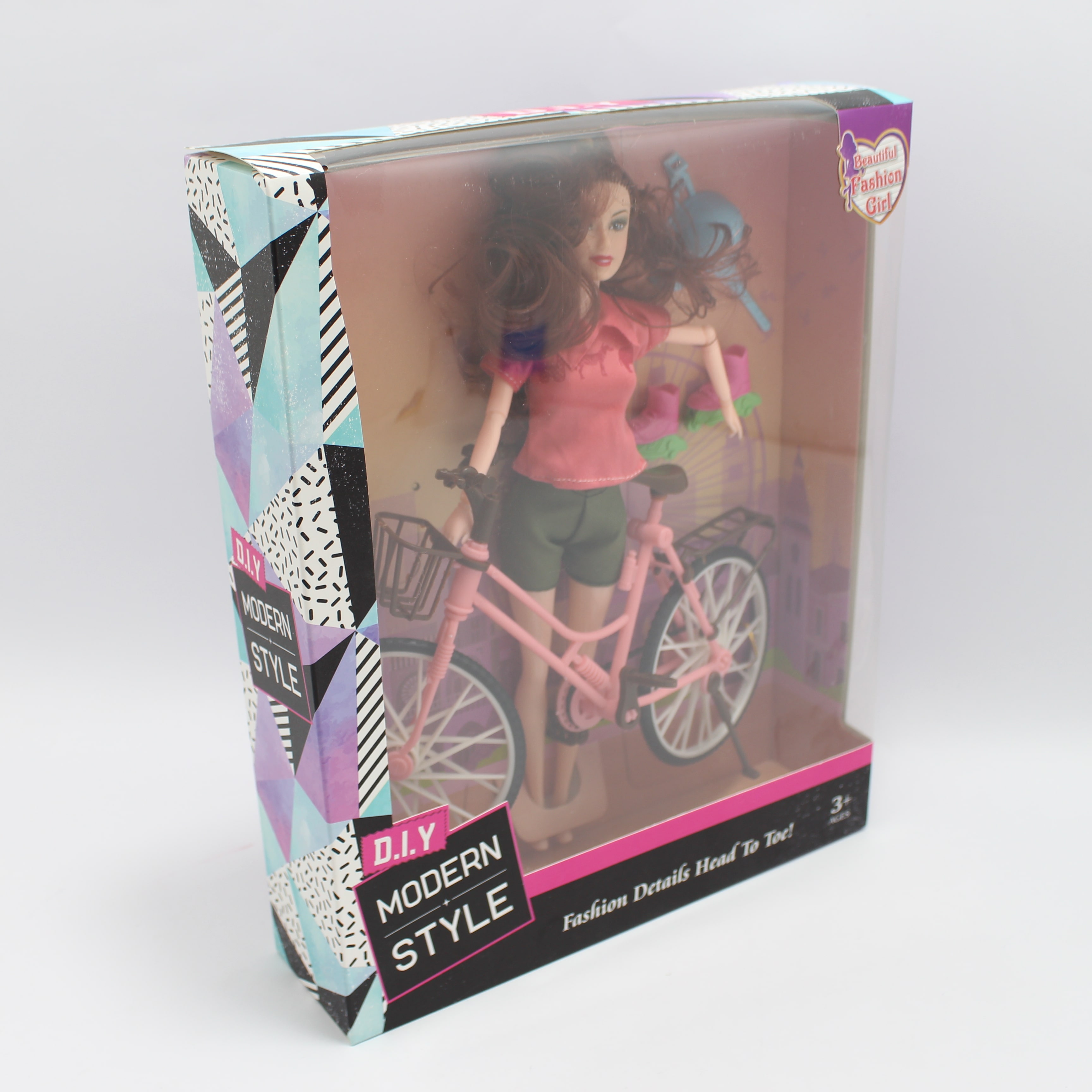 Barbie con bicicleta y panites