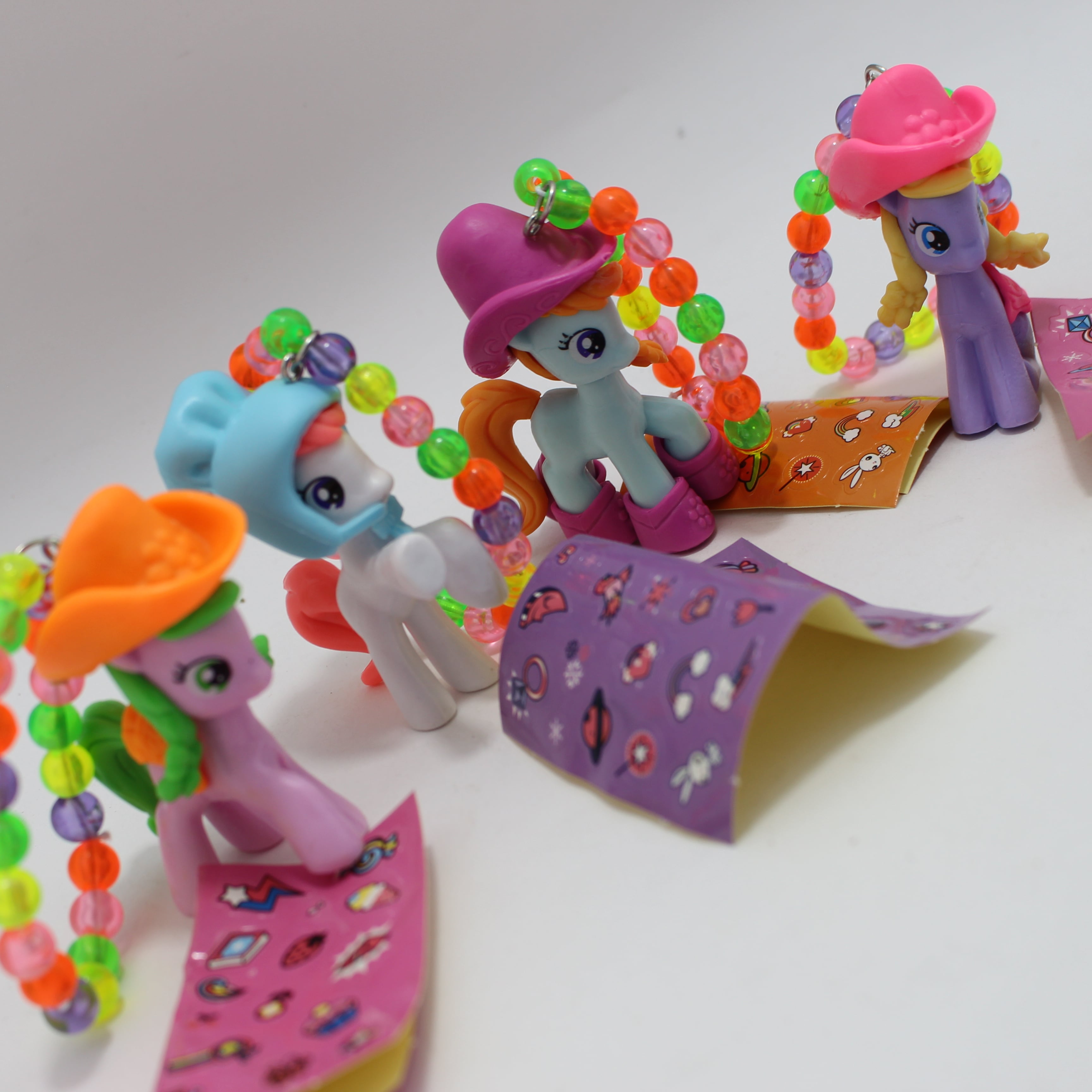 Huevo Pulsera de pony con stickers