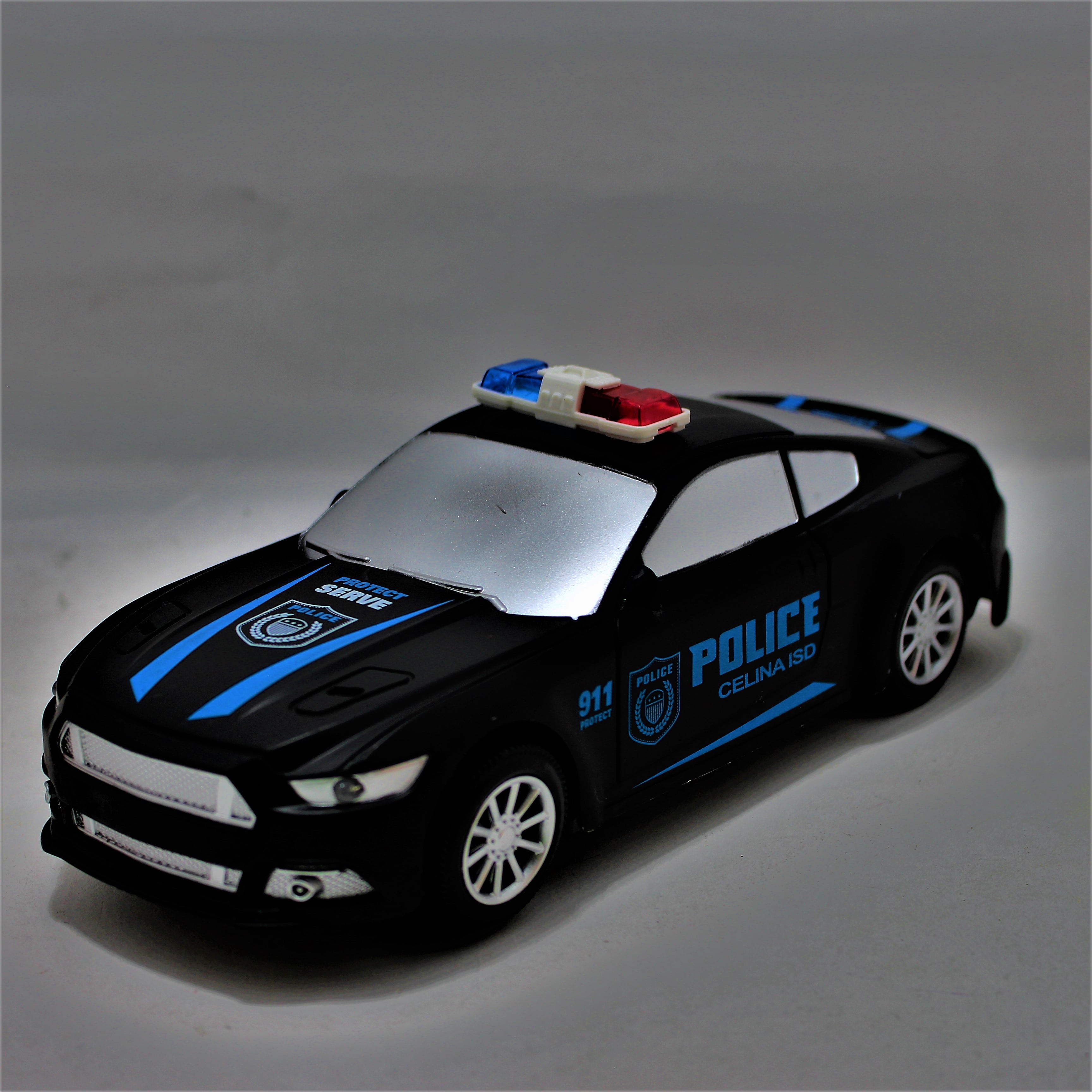 Carro de policia de pilas con movimient