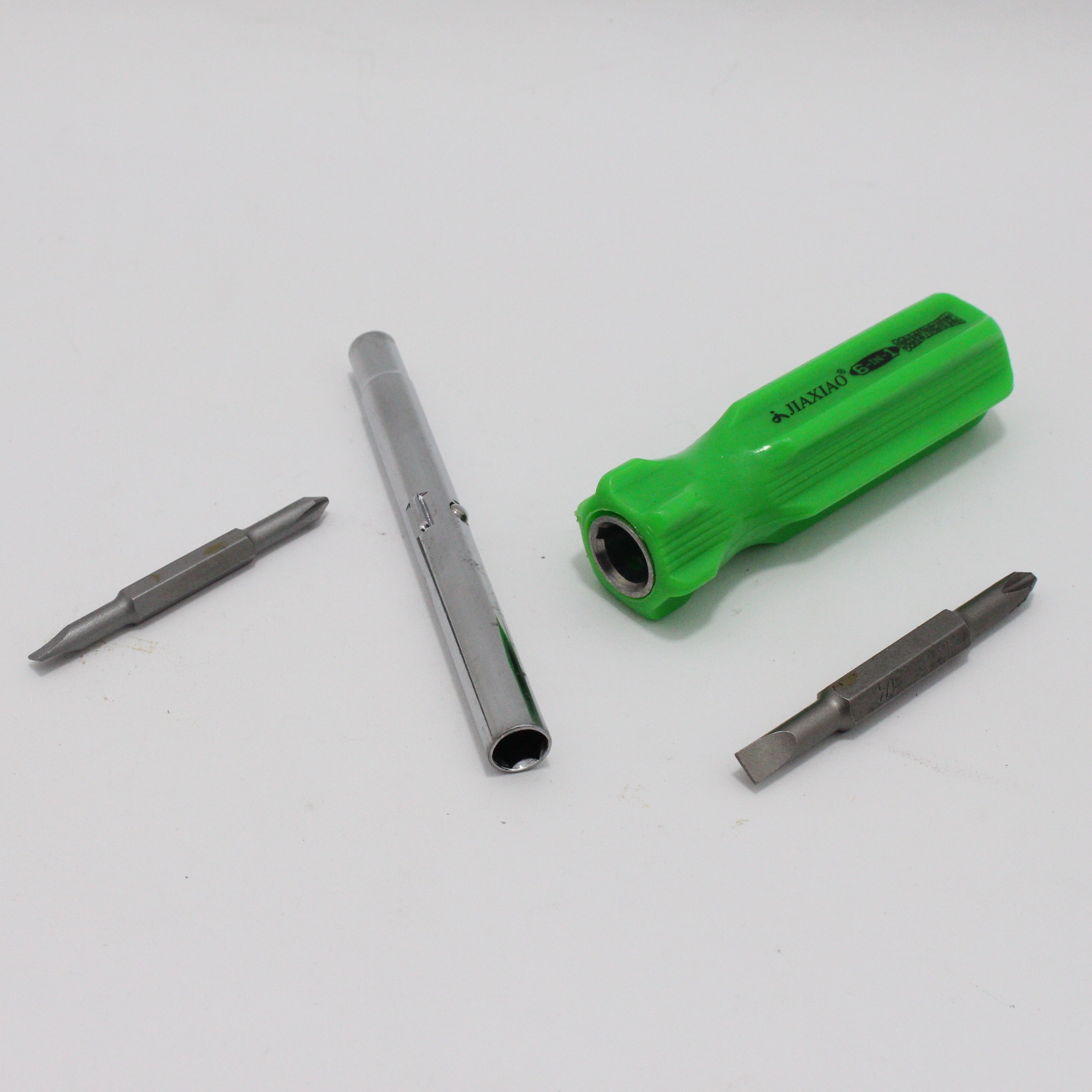 DESTORNILLADOR DE ESTRIA IMANTADO 4 USO