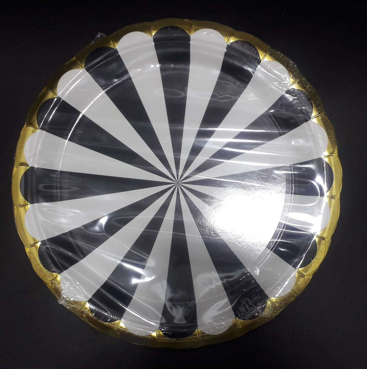 PLATO NEGRO Y BLANCO  VORDE DORADO ESTI