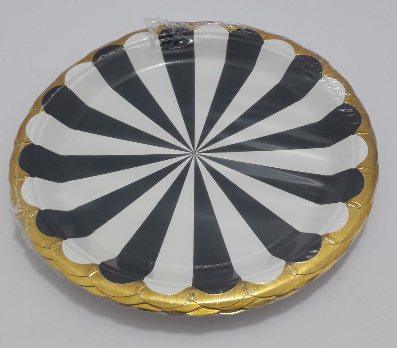 PLATO BLANCO Y NEGRO BORDE  DORADOS 18C