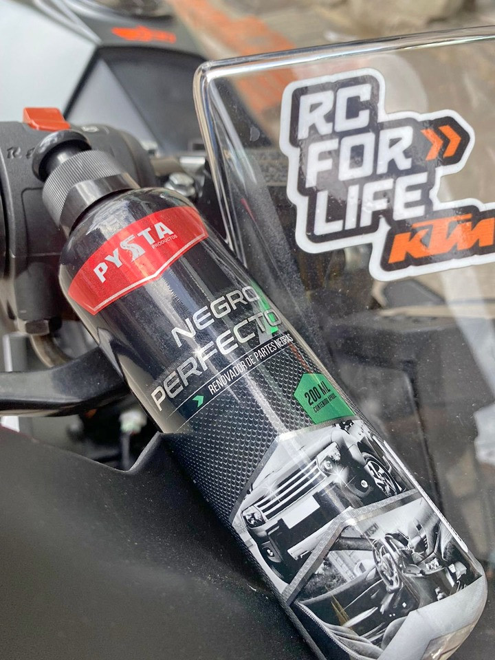 Miniatura 2 de Renovador Platico Negro Perfecto 220ml