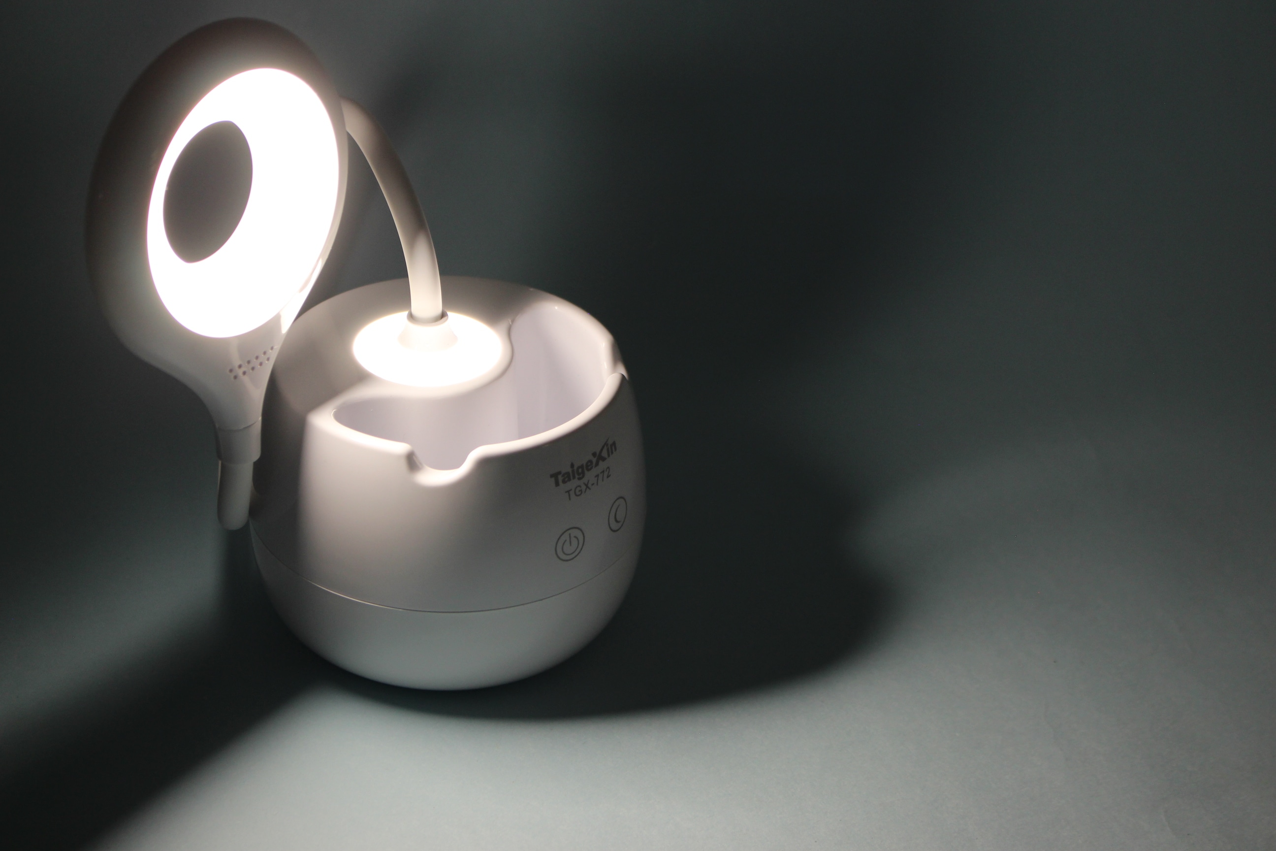 Lampara de mesa led táctil 4 funciones