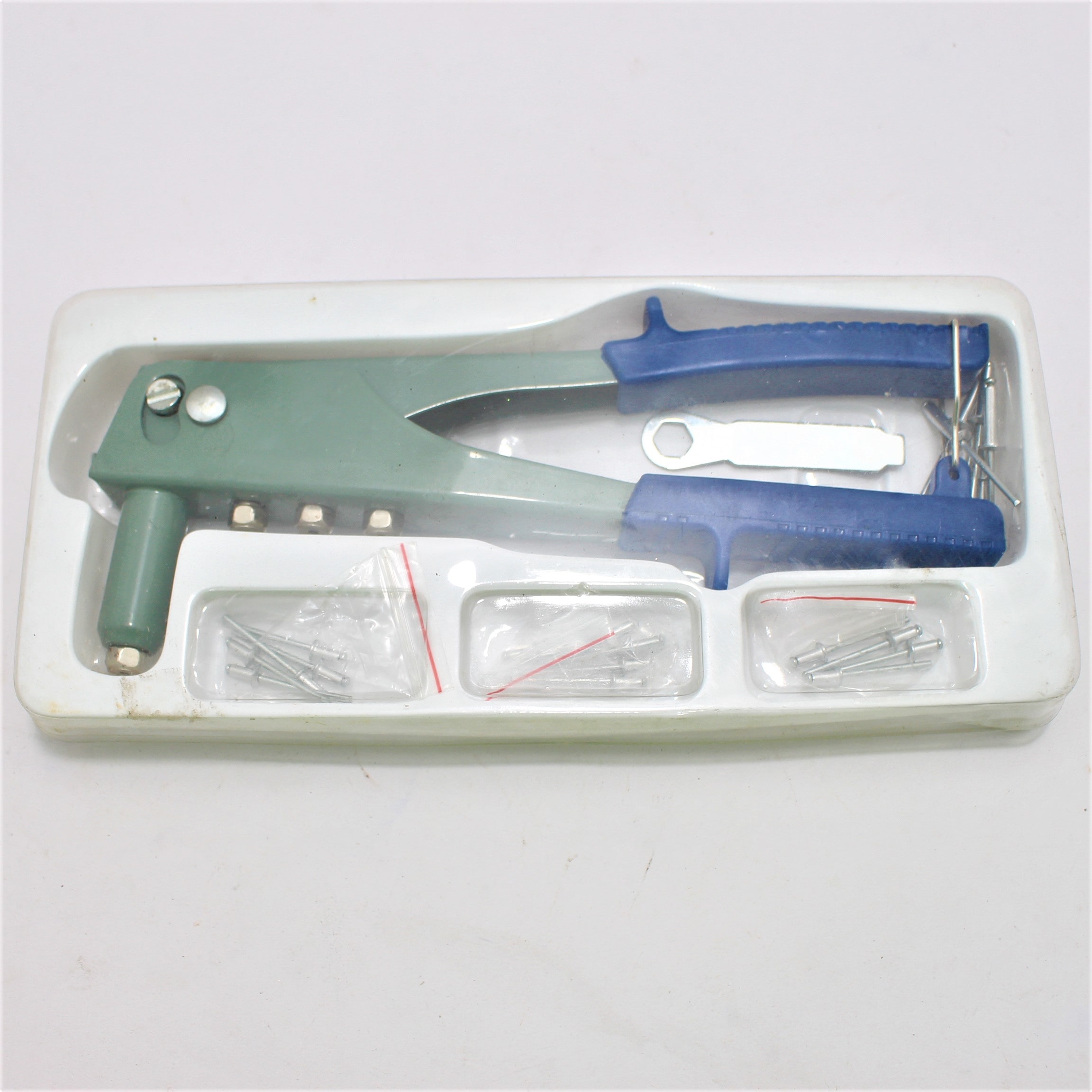 Miniatura 2 de REMACHADORA