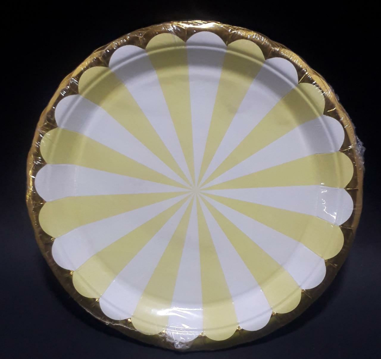 PLATO BLANCO Y AMARILLO  BORDE DORADOS