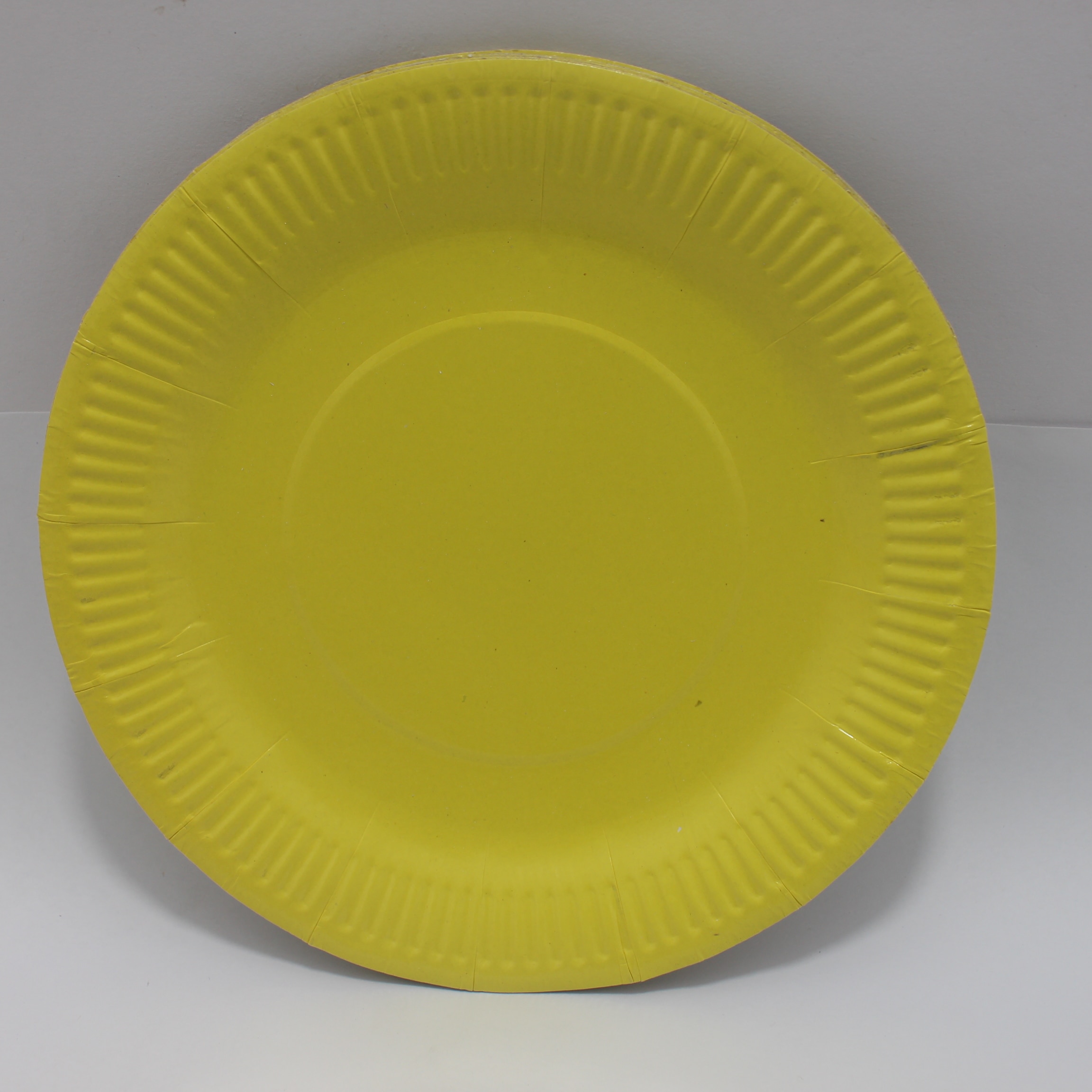 PLATO AMARILLO  18CM X 10 UNIDADES