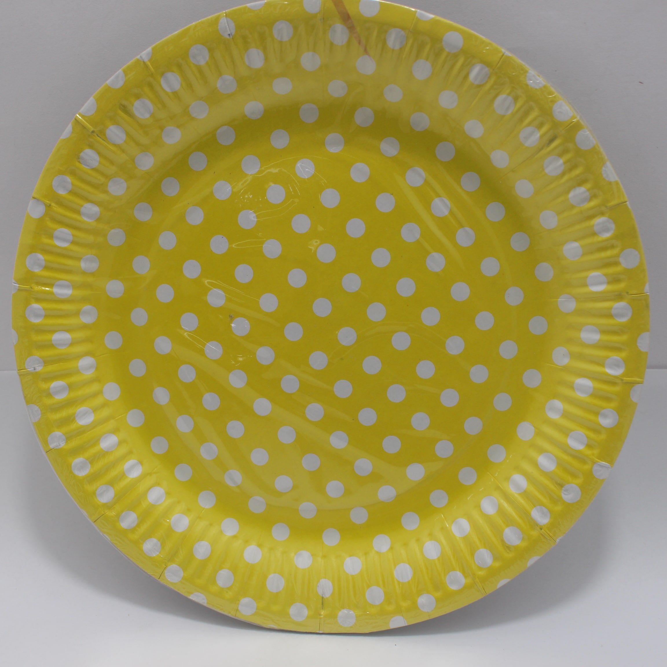 PLATO AMARILLO PUNTOS BLANCOS 23CM X 10