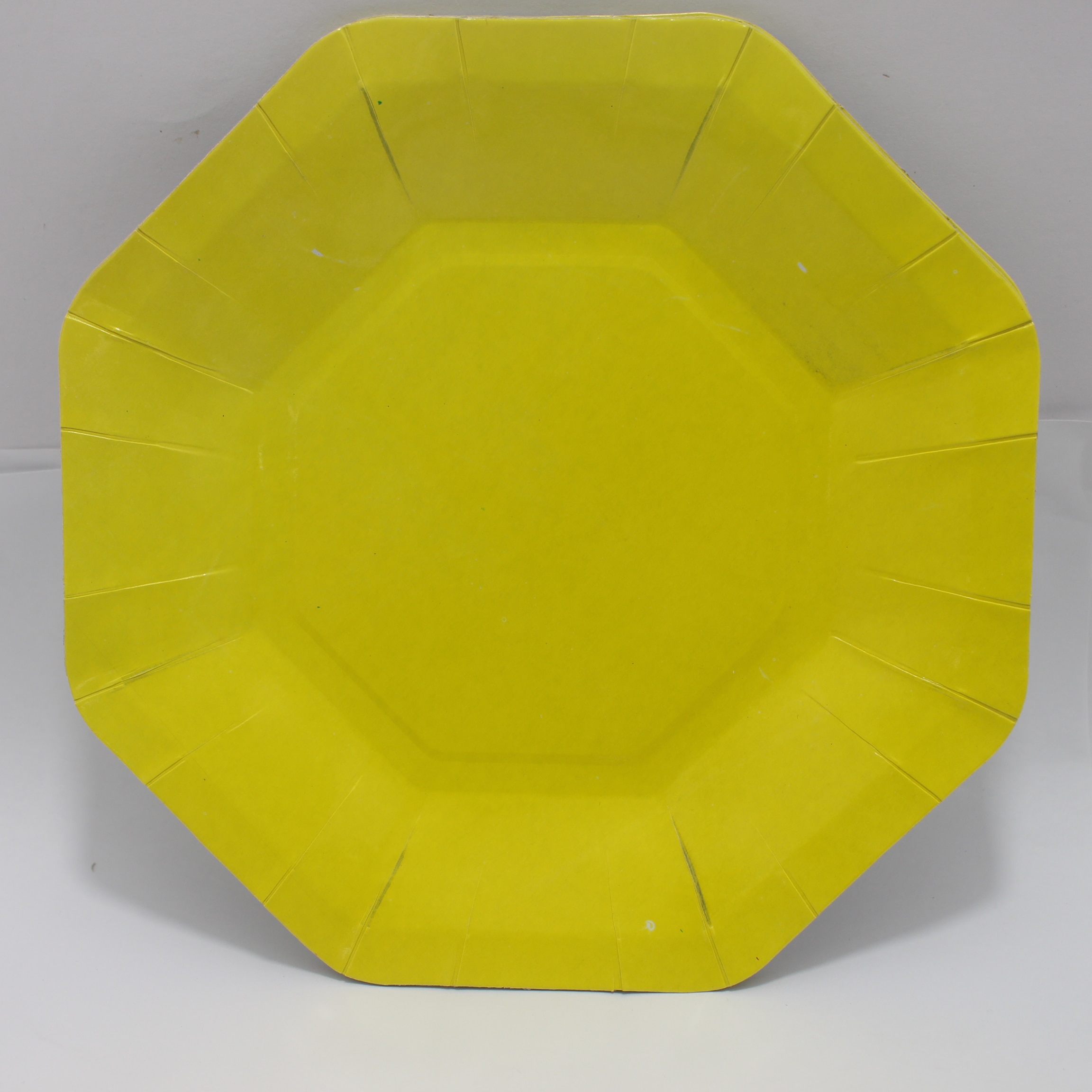 PLATO HEXAGONAL AMARILLO  23 CM X 10 UN