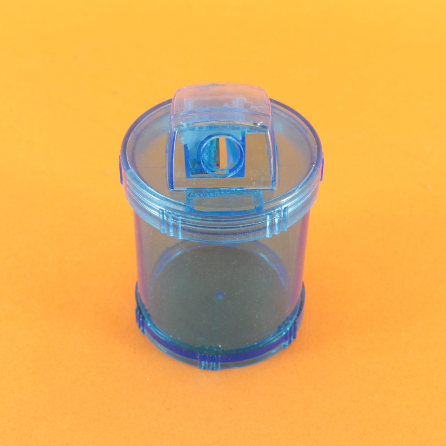 Sacapunta redondo con deposito