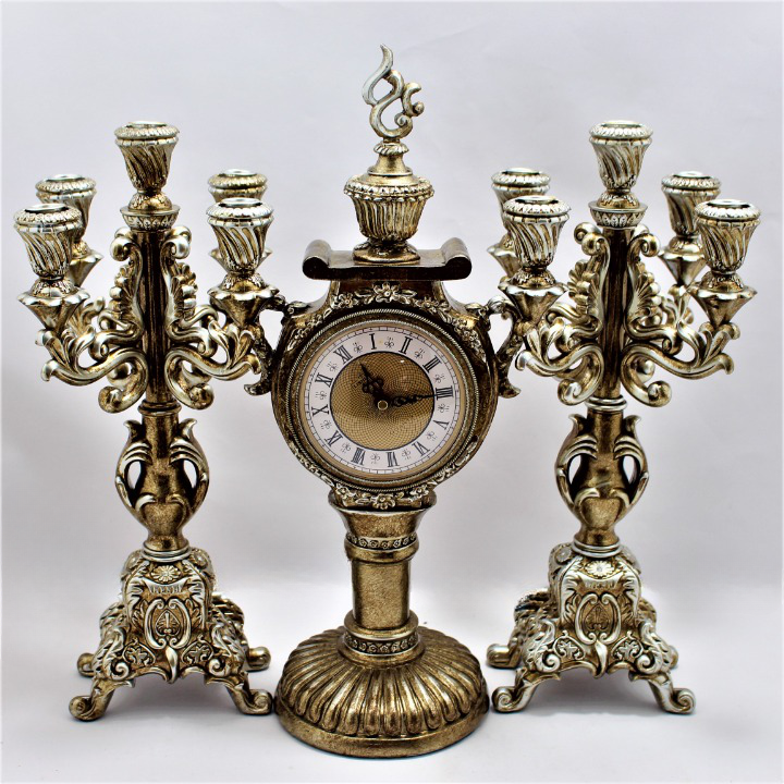 Reloj con 2 Candelabros en Poli resina
