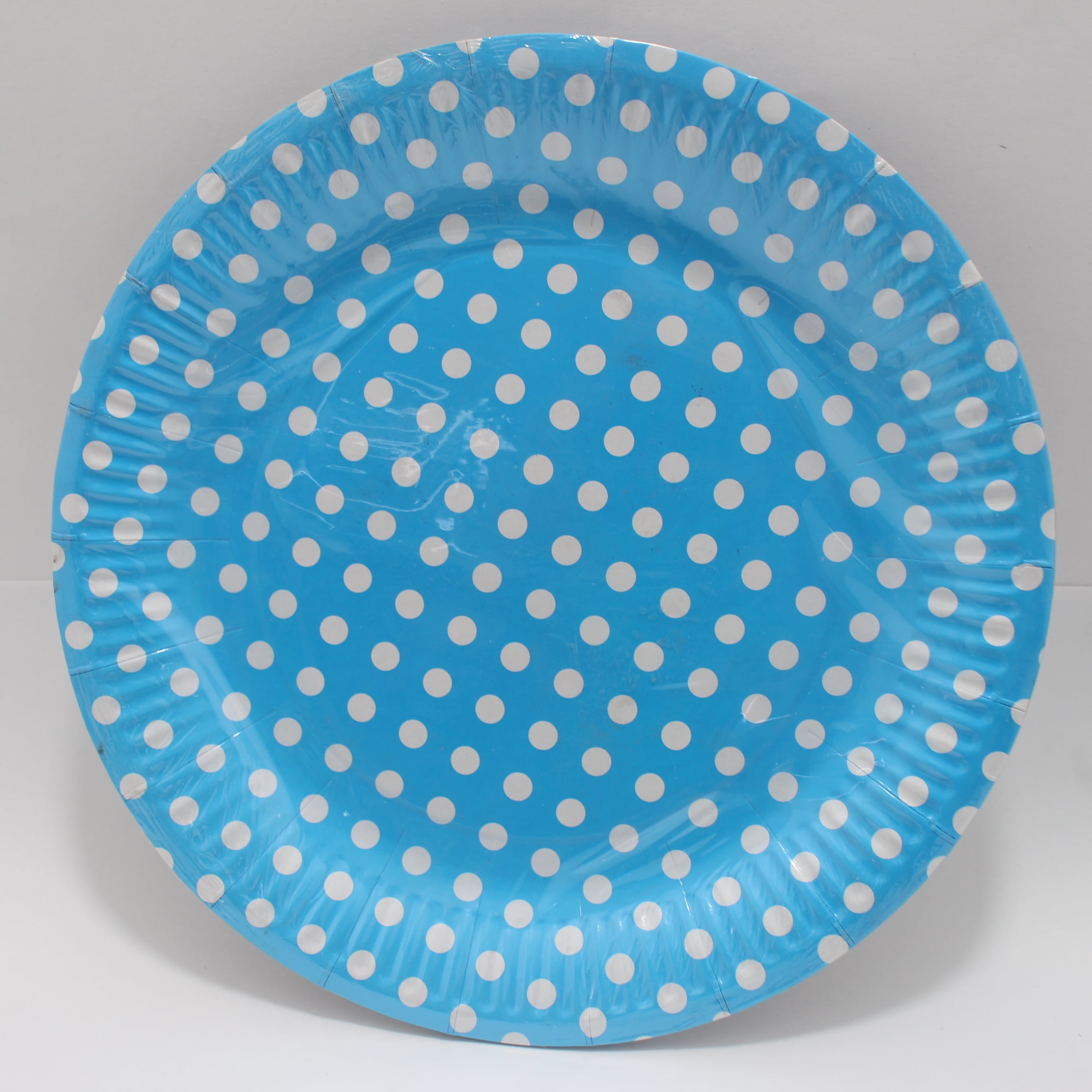 PLATO AZUL CLARITO PUNTOS BLANCOS 23CM