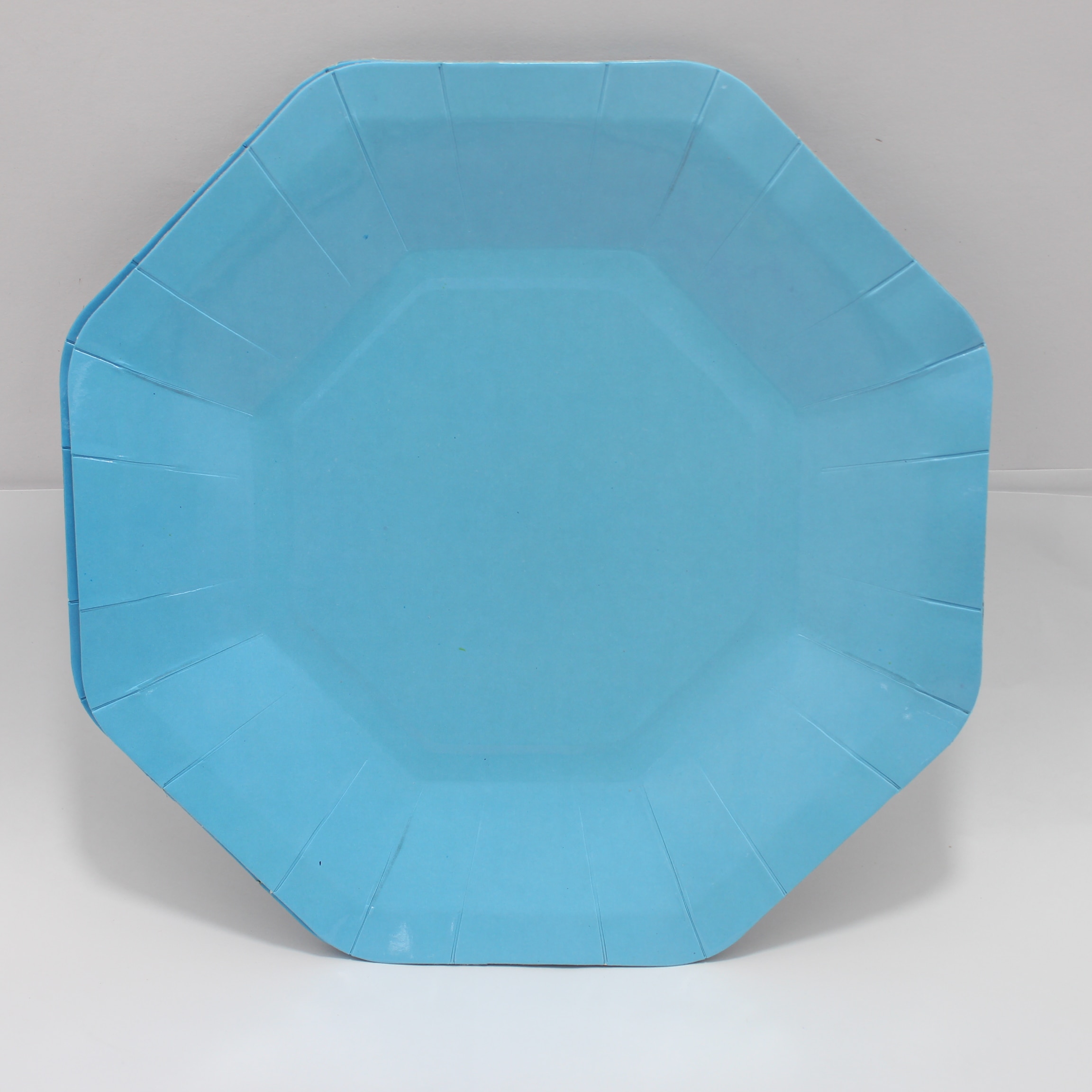 PLATO HEXAGONAL AZUL CLARO  23 CM X 10
