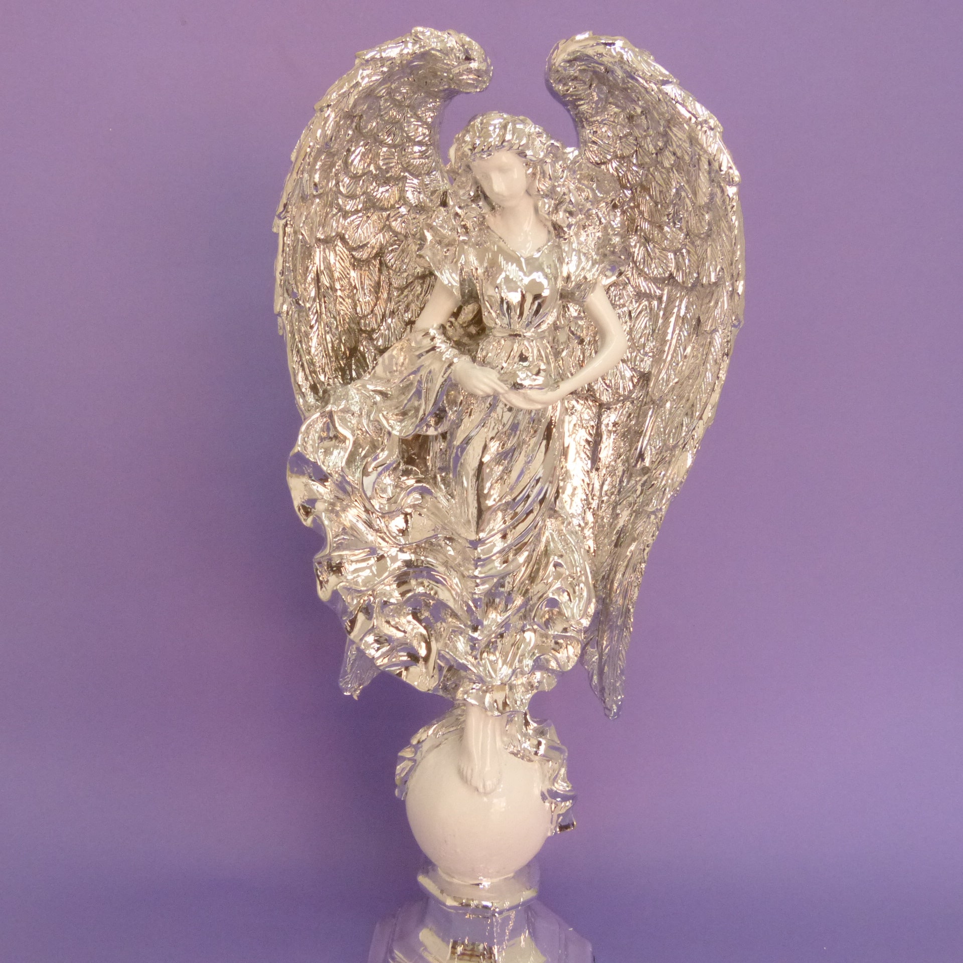 Ángel de porcelana plateado