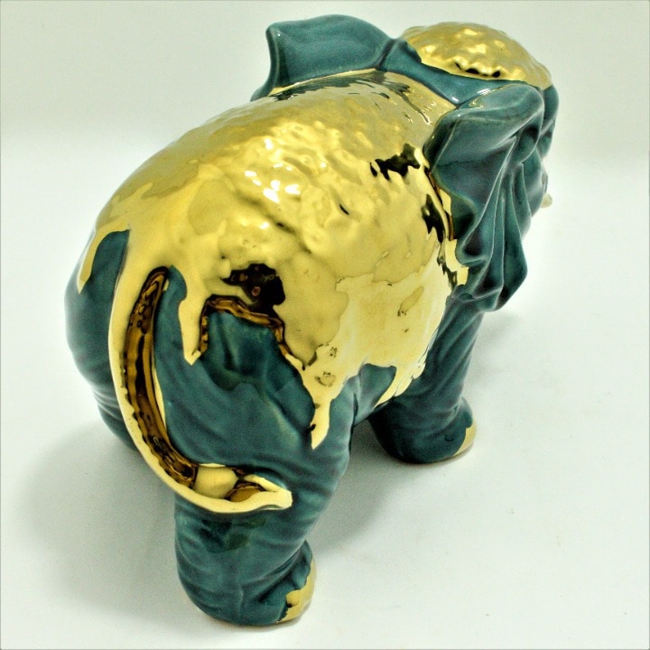Elefante decorativo verde con dorado