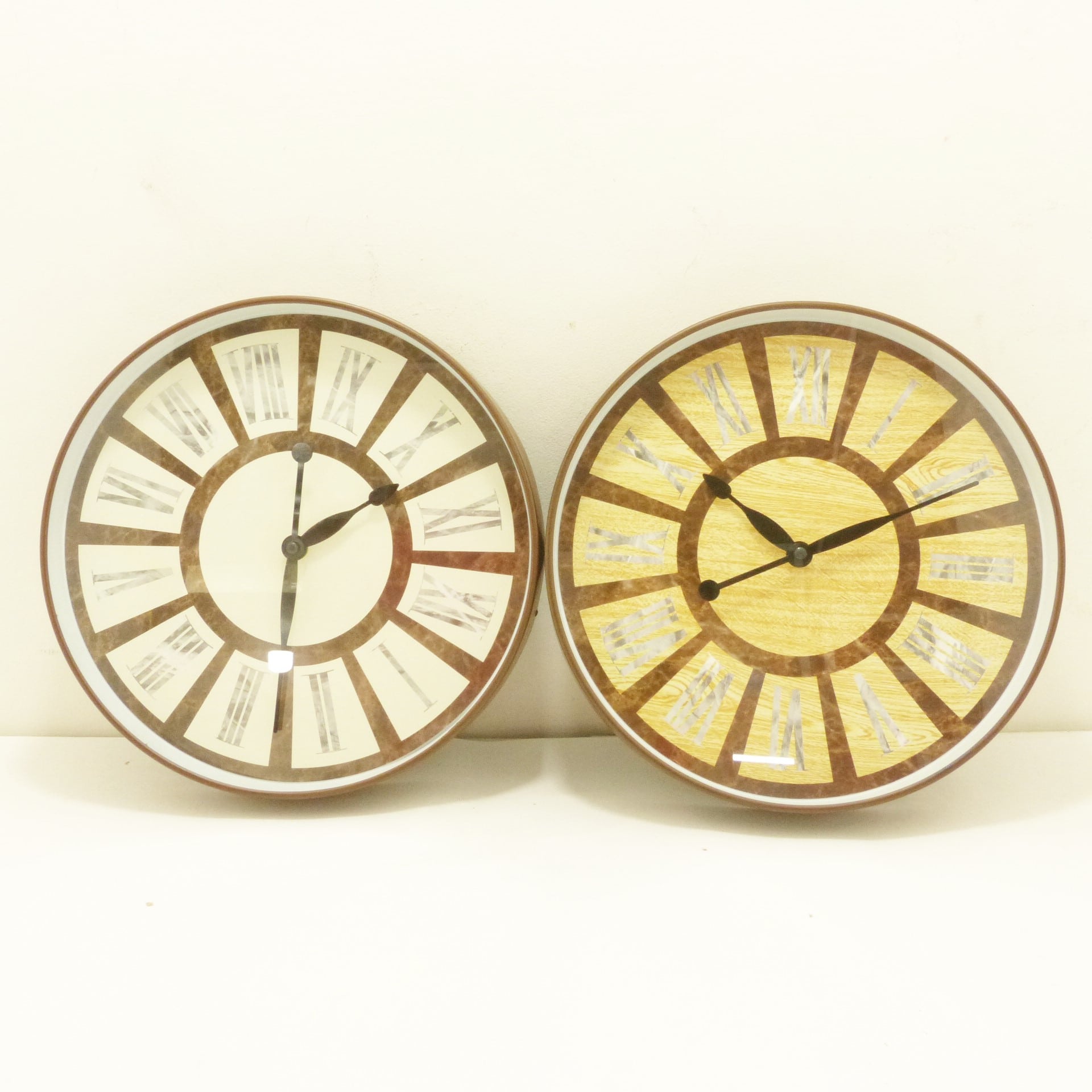 Reloj de pared beige