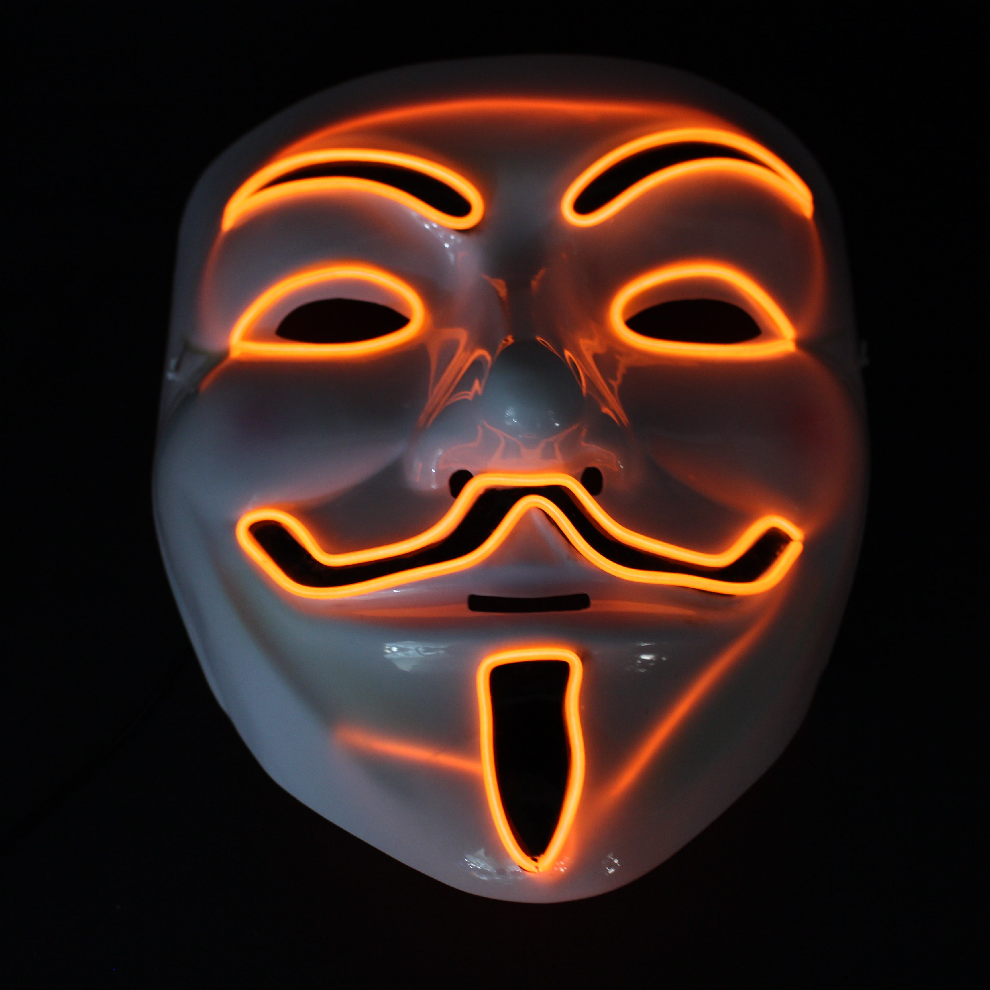 Mascara Anonymous con luz