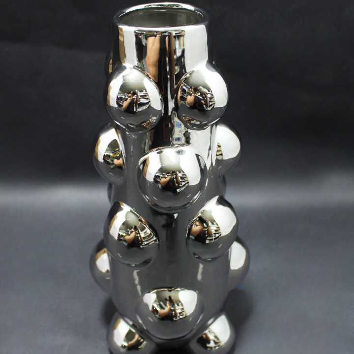 Jarron derorativo plateado con Bolas