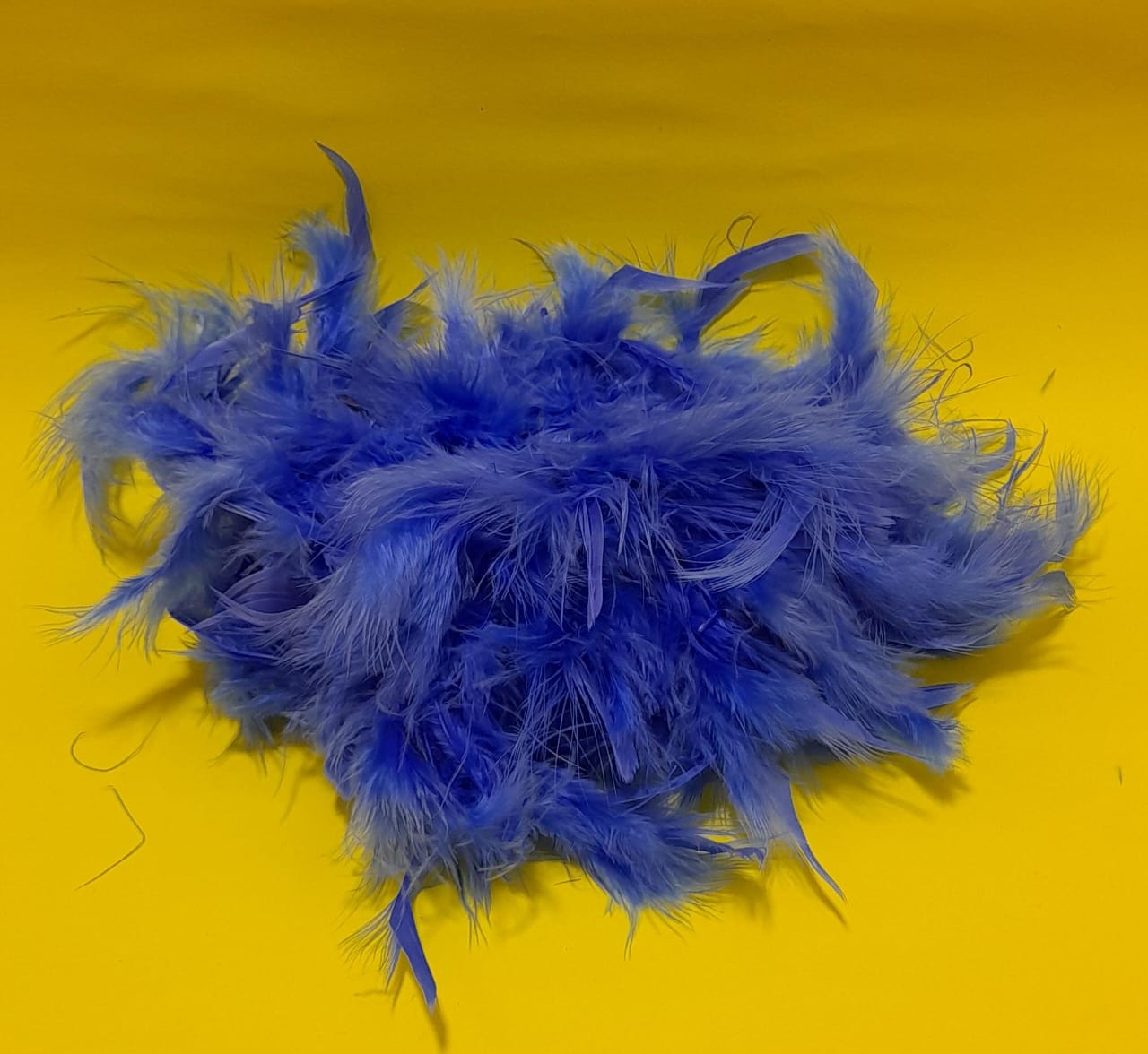 BUFANDA DE PLUMAS BOA AZUL REY
