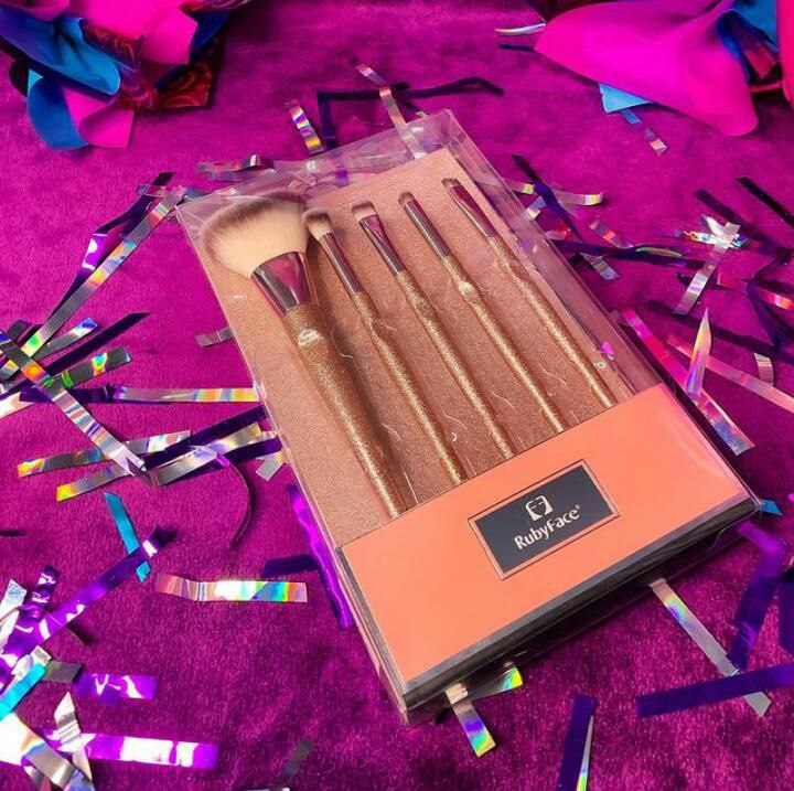 SET X4 BROCHAS RUBY FACE