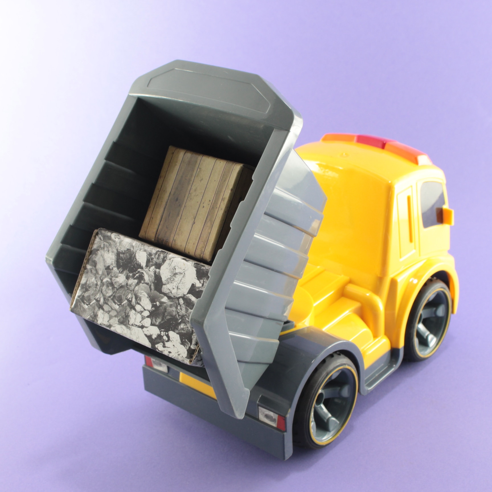 Miniatura 3 de Volqueta a control remoto volante