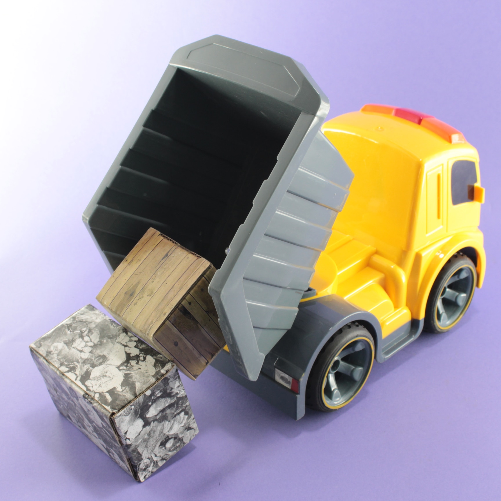 Miniatura 4 de Volqueta a control remoto volante