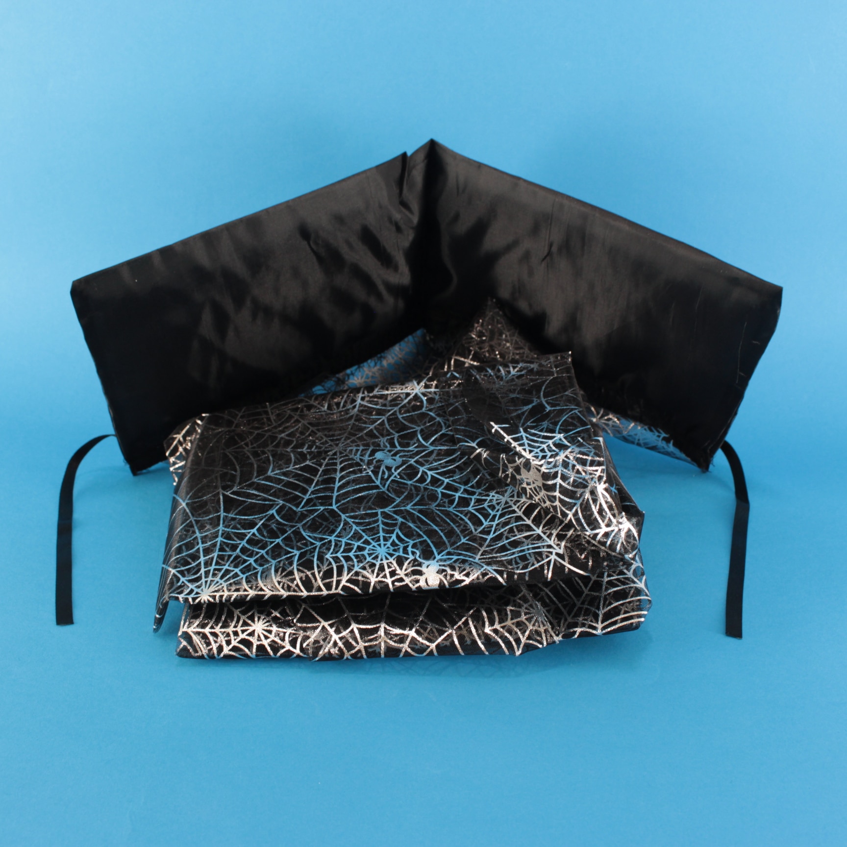 Capa velo brillante adulto NEGRA Y DORA