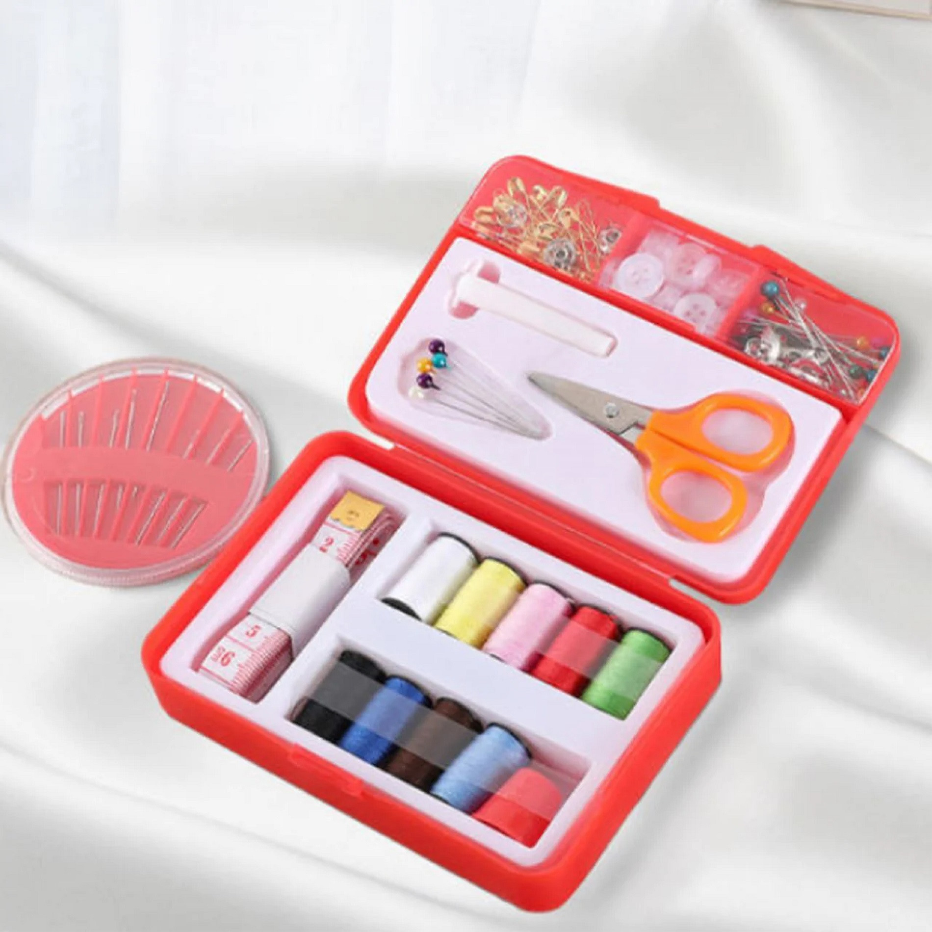 🧵 Mini Kit de Costura Portátil Viajero - ¡Perfecto para tus viajes! ✈️ 1