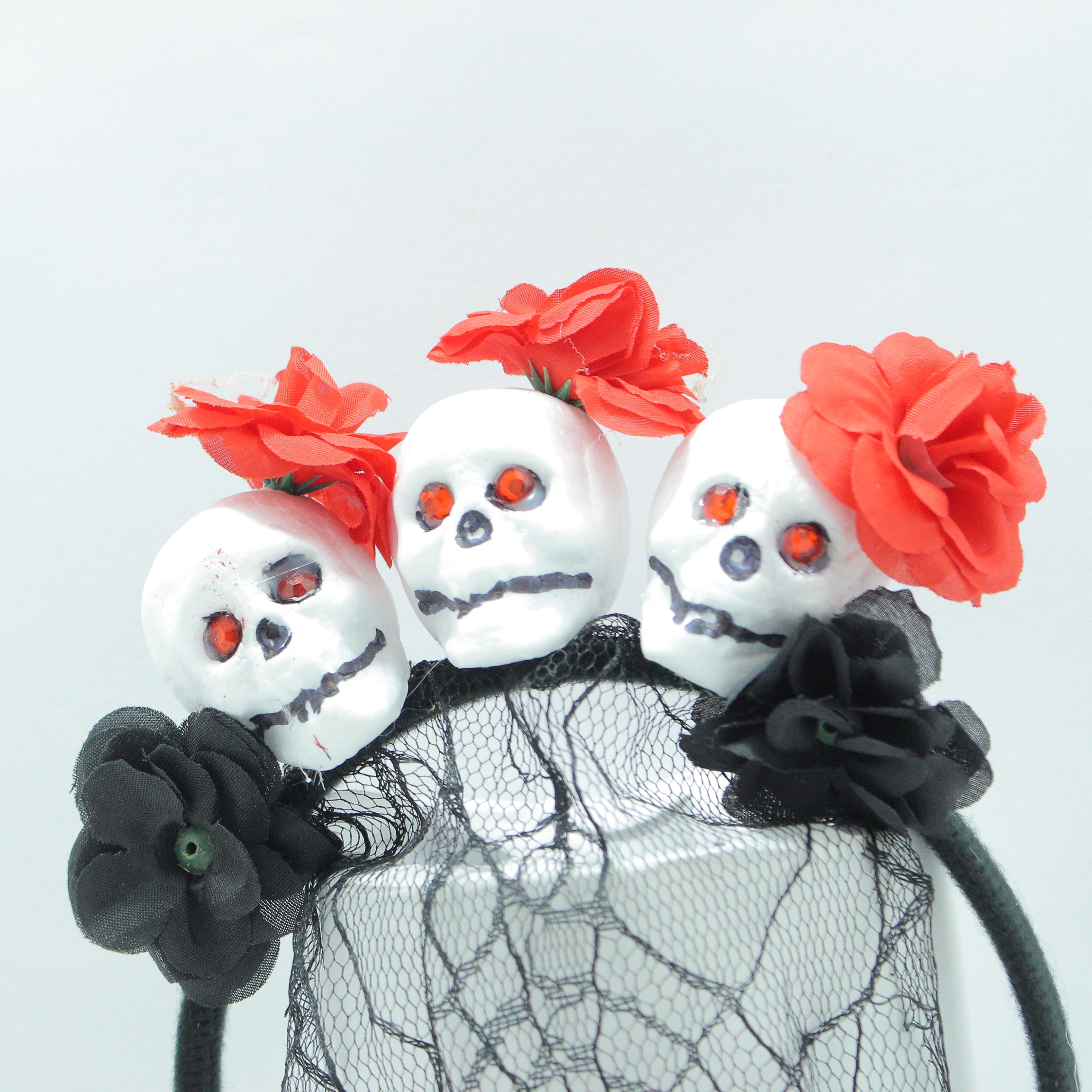 Miniatura 2 de DIADEMA CALAVARA CON VELO