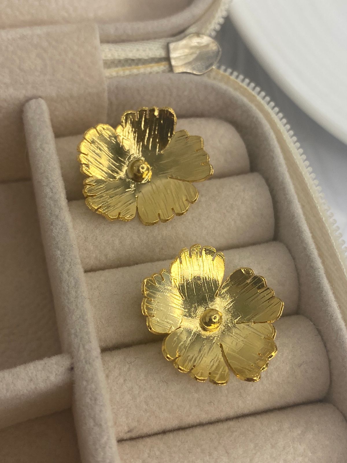 Vista 2 de Zarcillos topo - REF.: 004