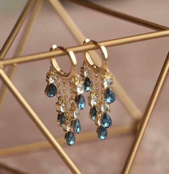 Pendientes elegantes de cristal azul