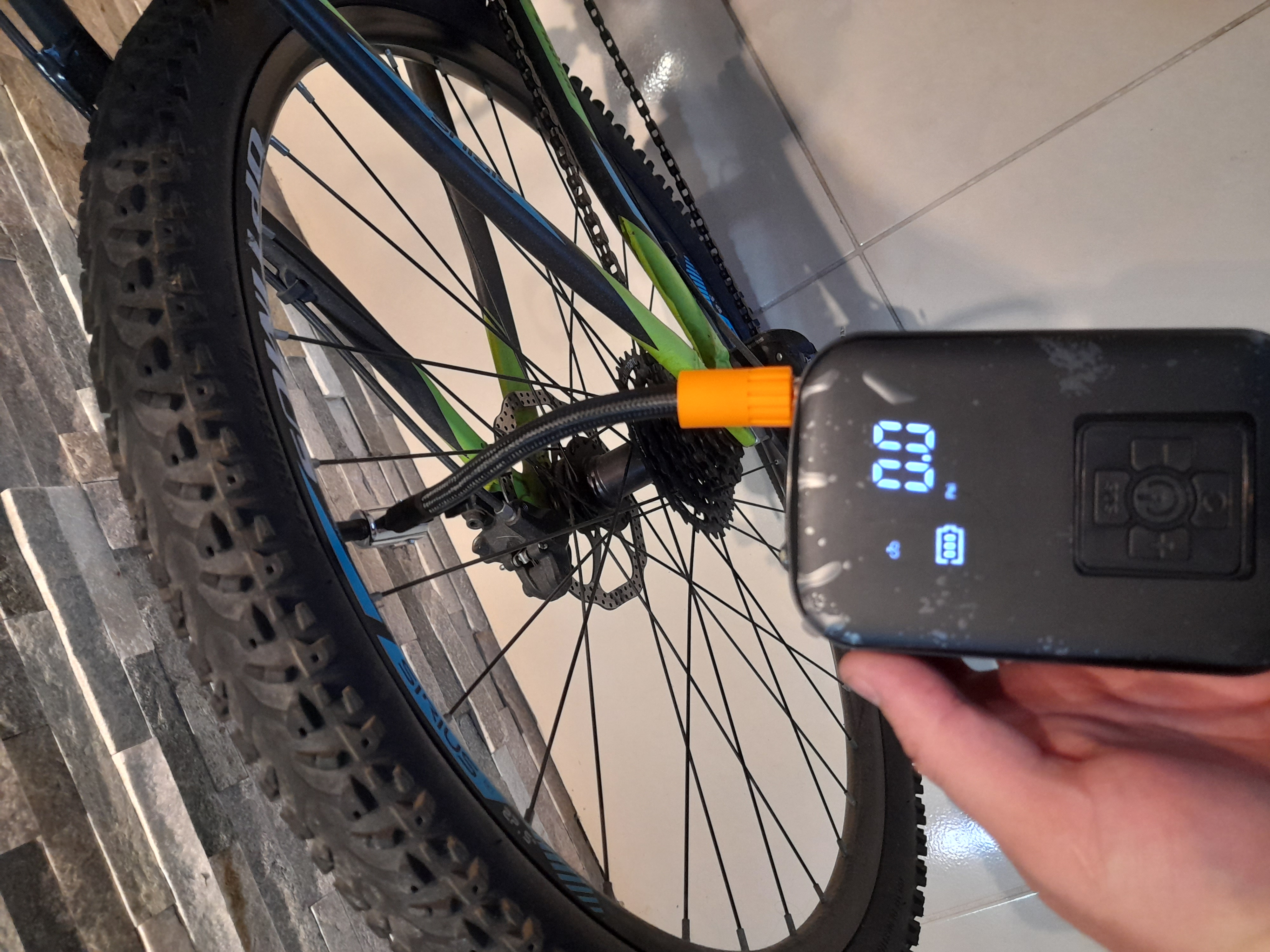 Miniatura 5 de COMPRESOR DE AIRE  RECARGABLE