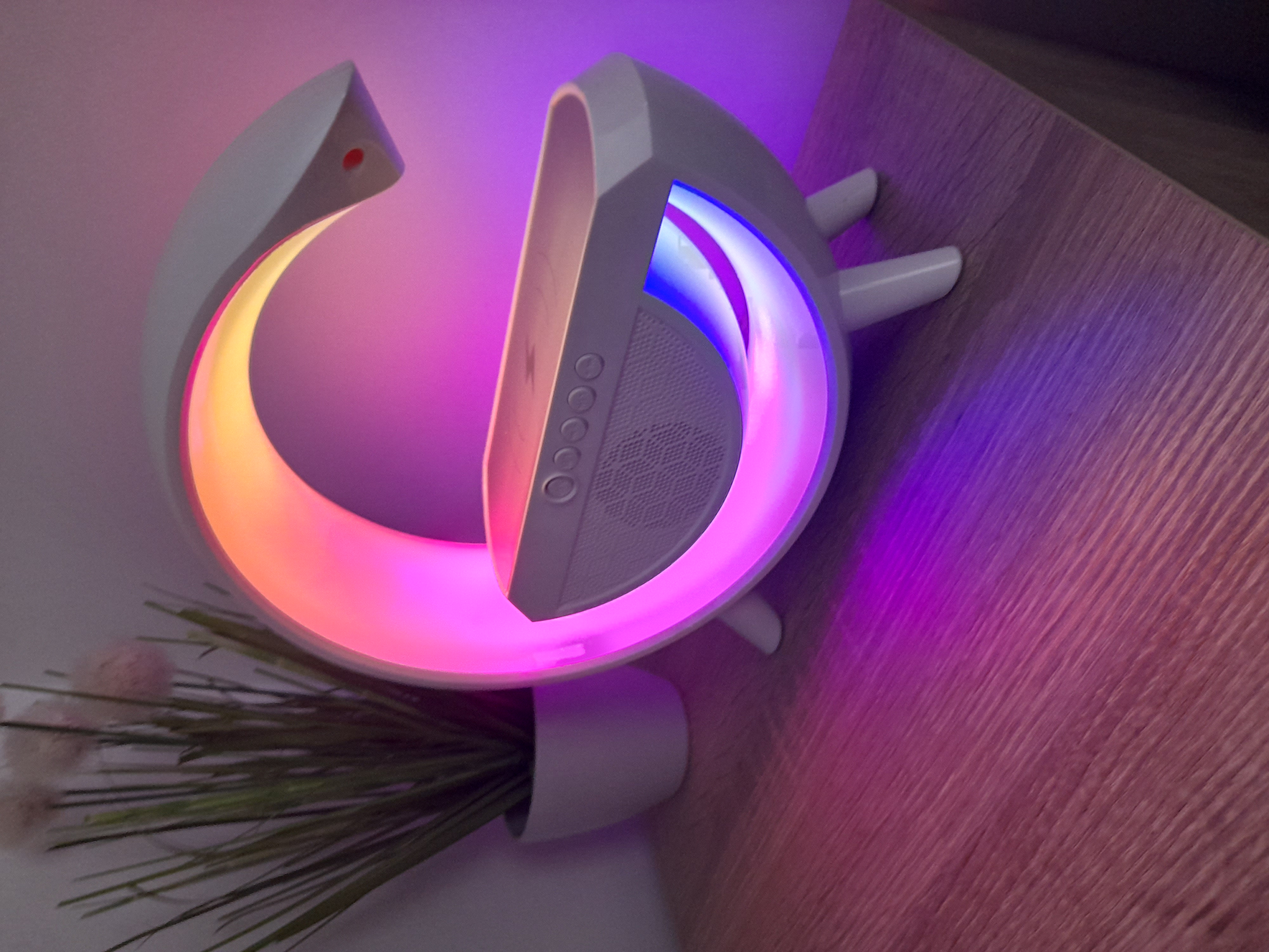 Miniatura 5 de LAMPARA PARLANTE Y CARGADOR INALAMBRICO