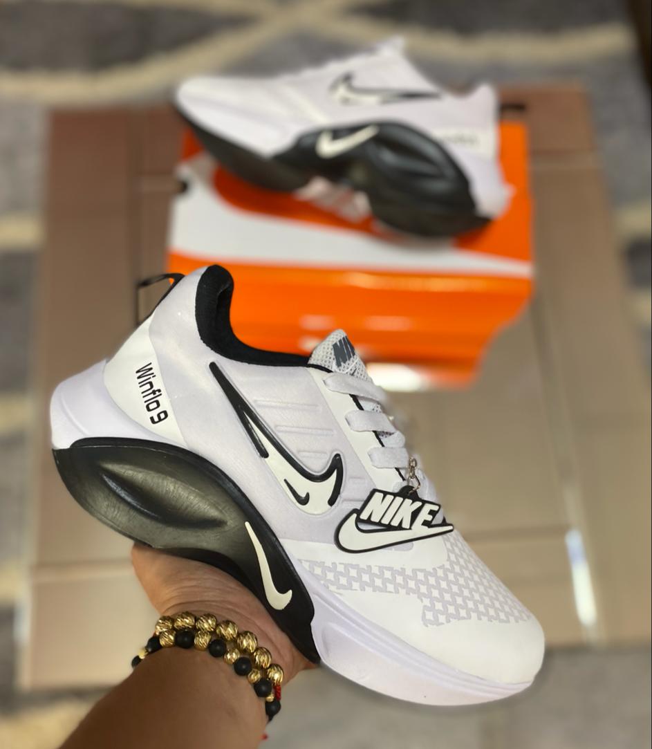 NIKE CABALLERO Winflo: Tu compañero ideal para cada aventura