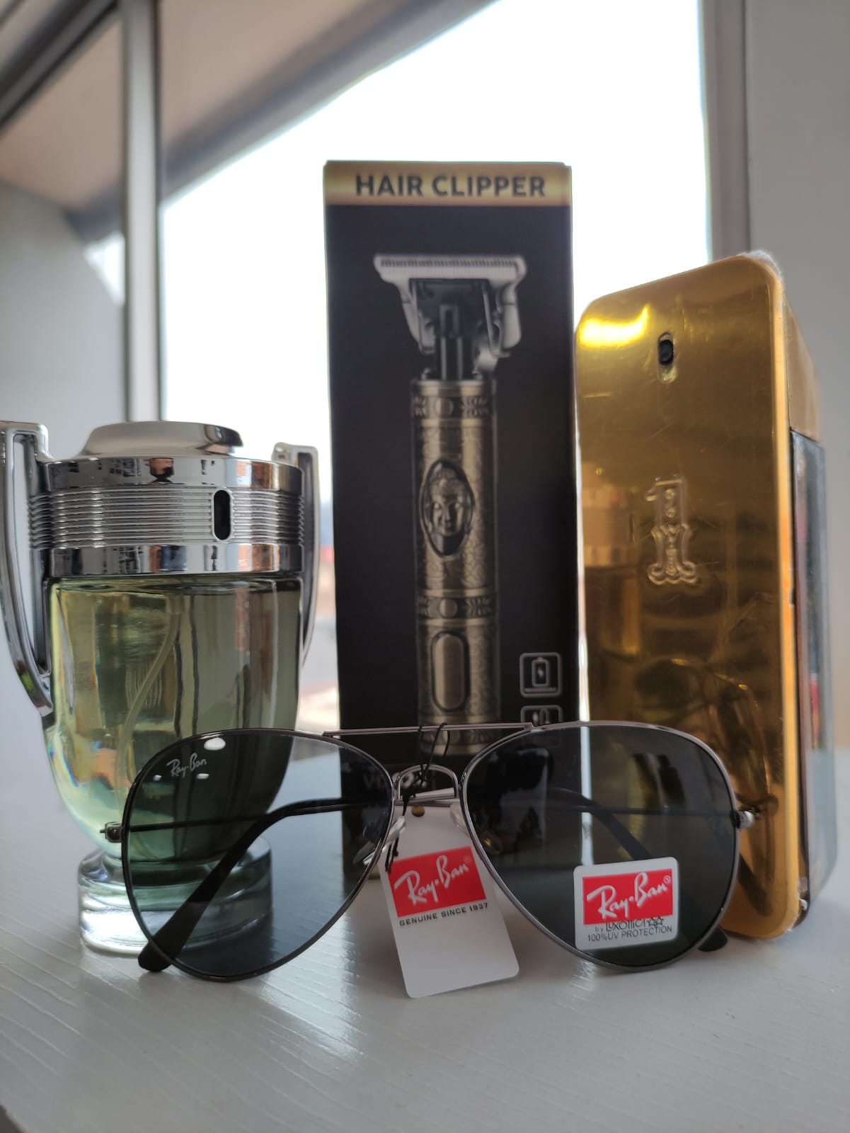 KIT 120 (2 PERFUMES + AFEITADORA +GAFAS)