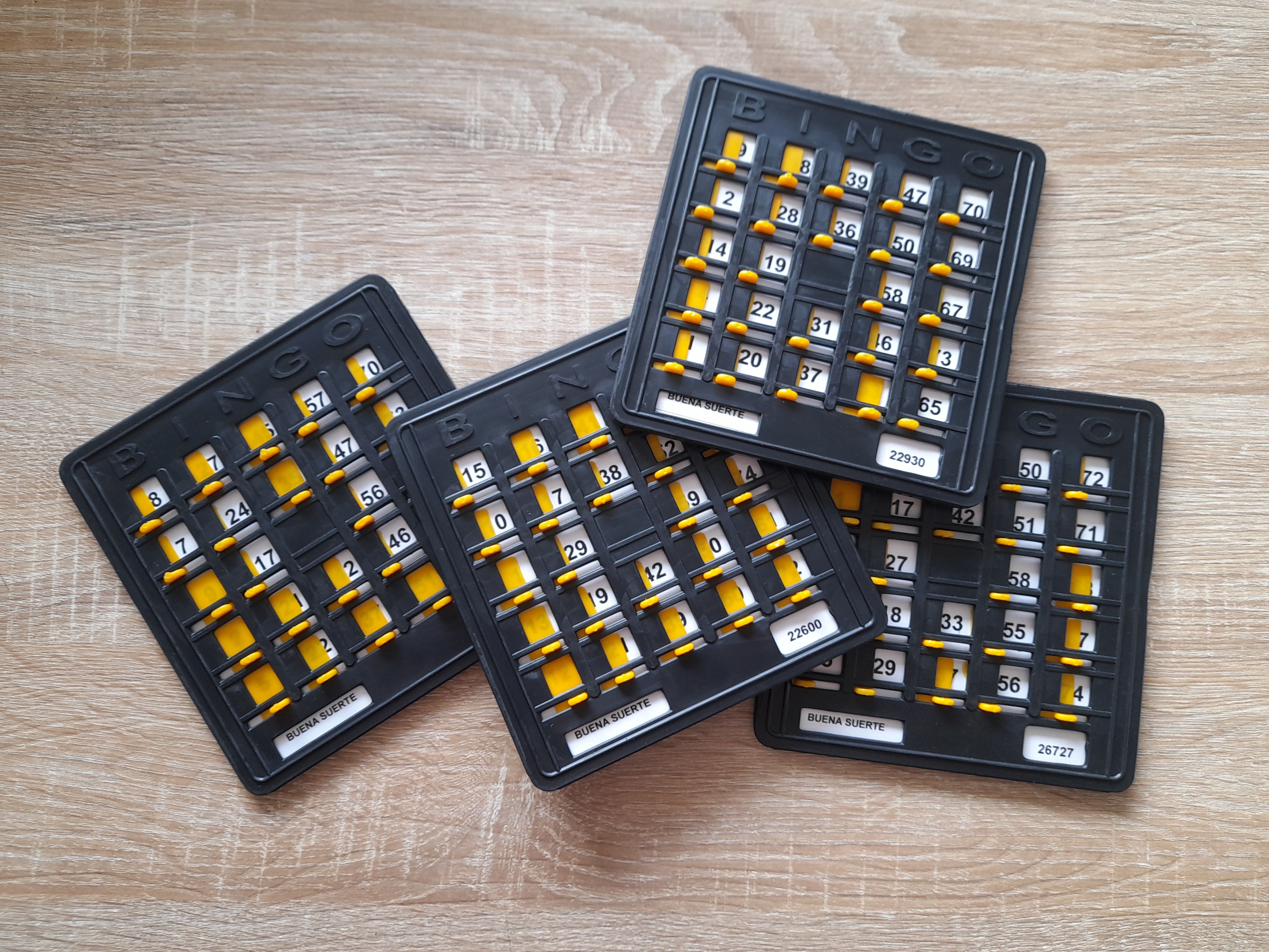 TABLAS  PLASTICAS PARA BINGO X 100 UND