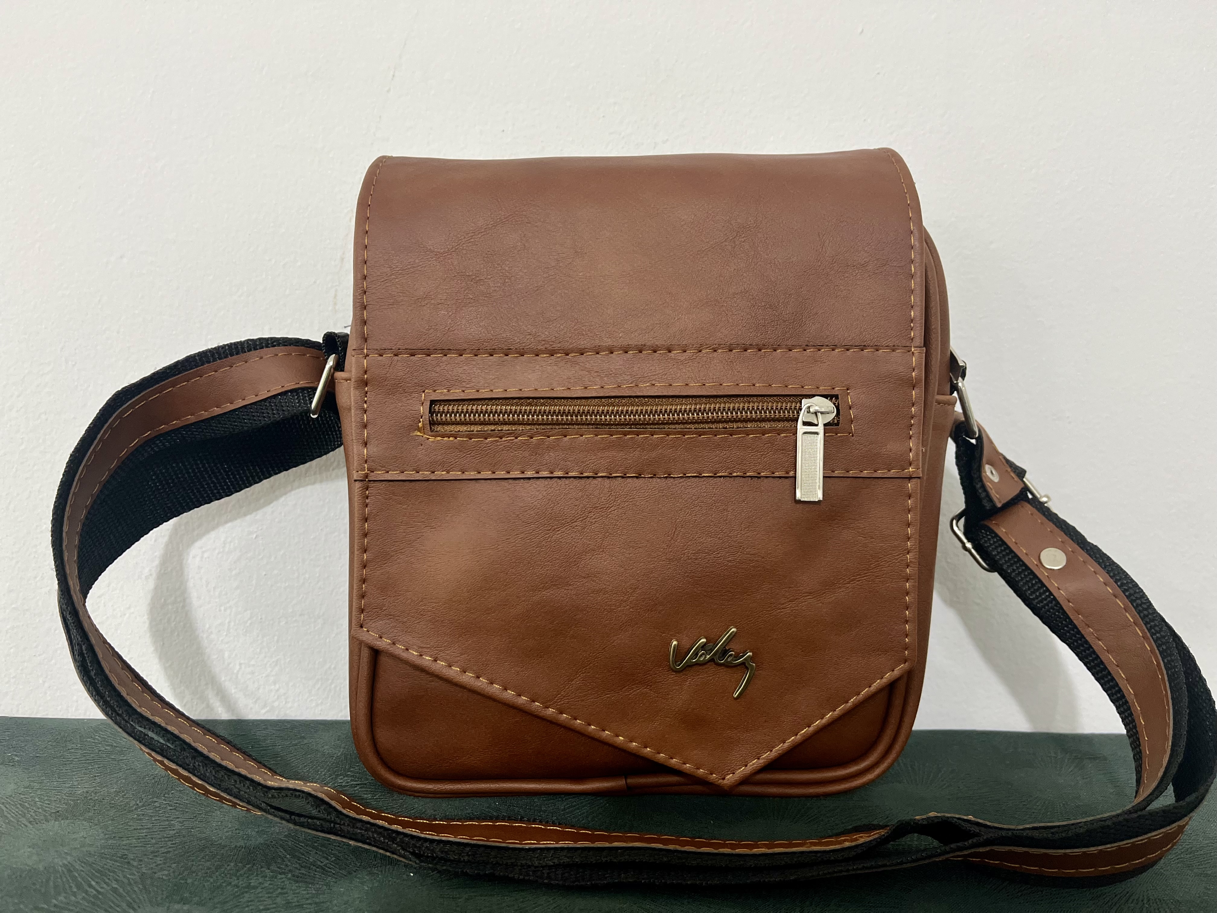 Vista 3 de Carriel Cuero Dacota 25 cm Velez Tapa