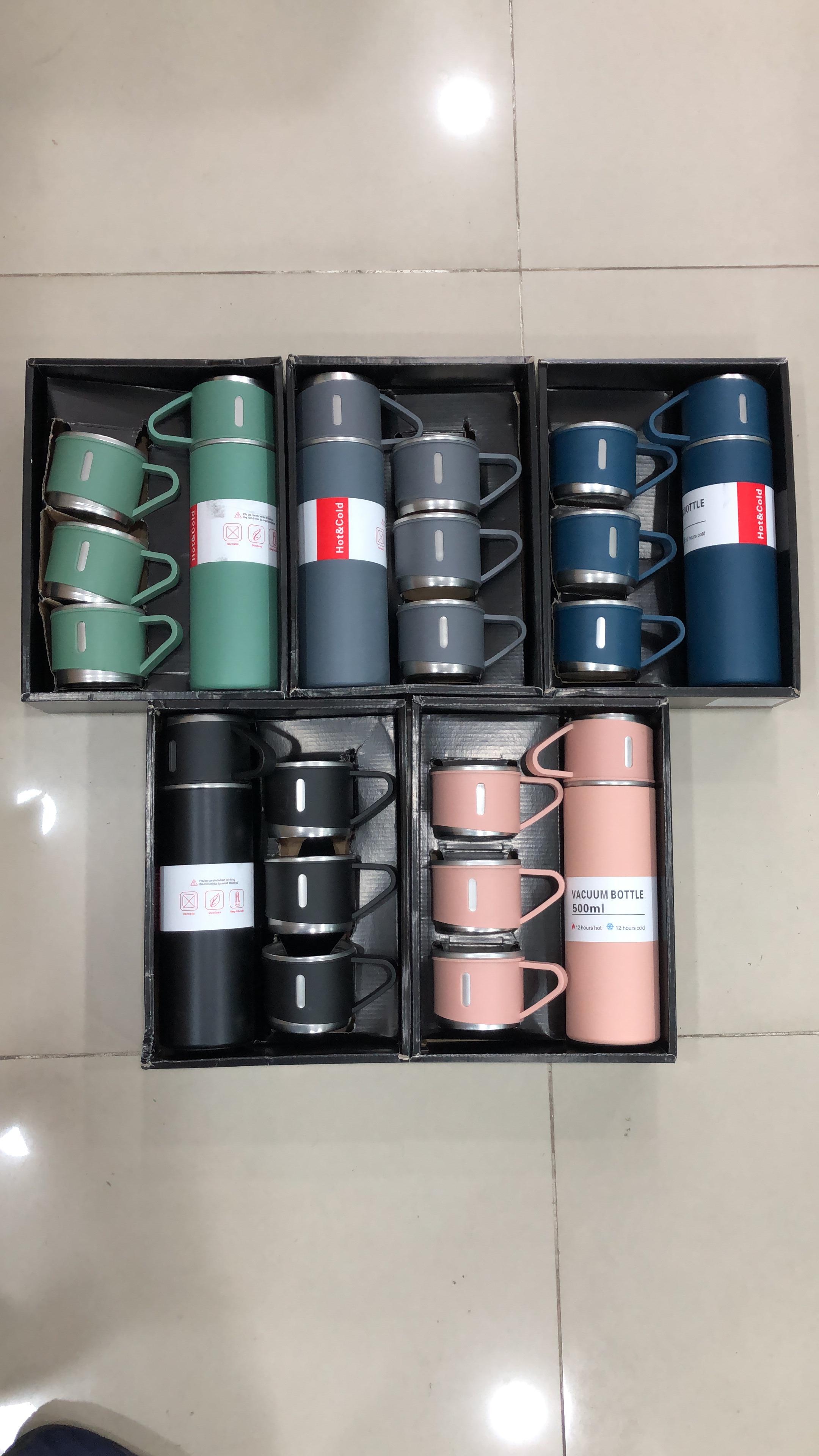 Vista 2 de BOTELLA TERMICA 4 VASOS PREMIUM - COLOR: ROSADO