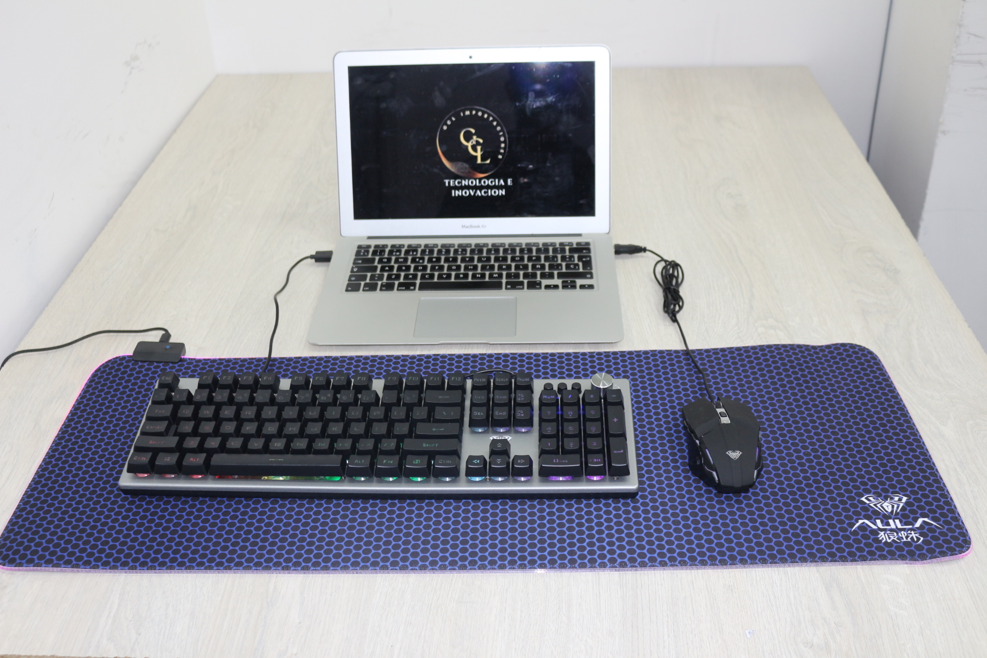 COMBO TECLADO Y MOUSE RETROILUMINADO