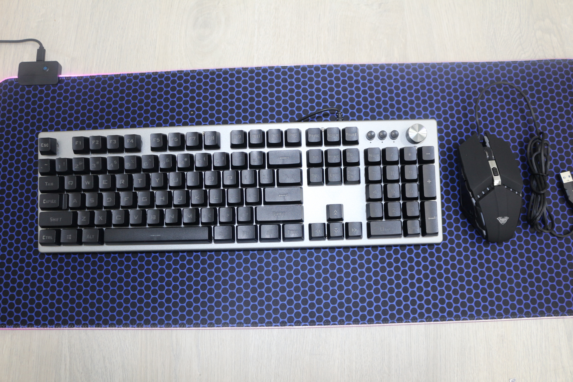 Miniatura 2 de COMBO TECLADO Y MOUSE RETROILUMINADO